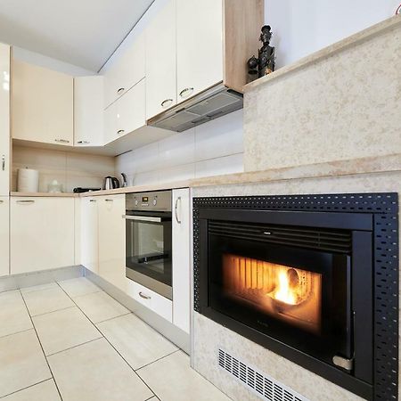 Apartman Leon Umag Exteriör bild