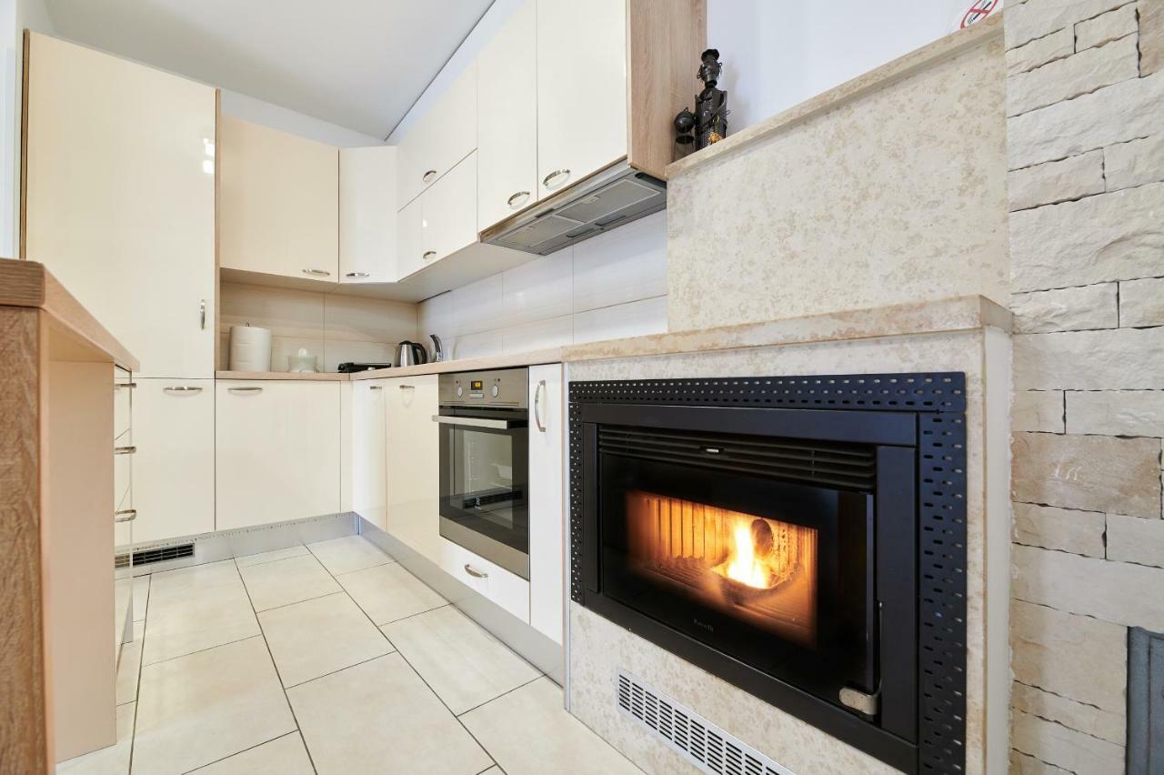 Apartman Leon Umag Exteriör bild